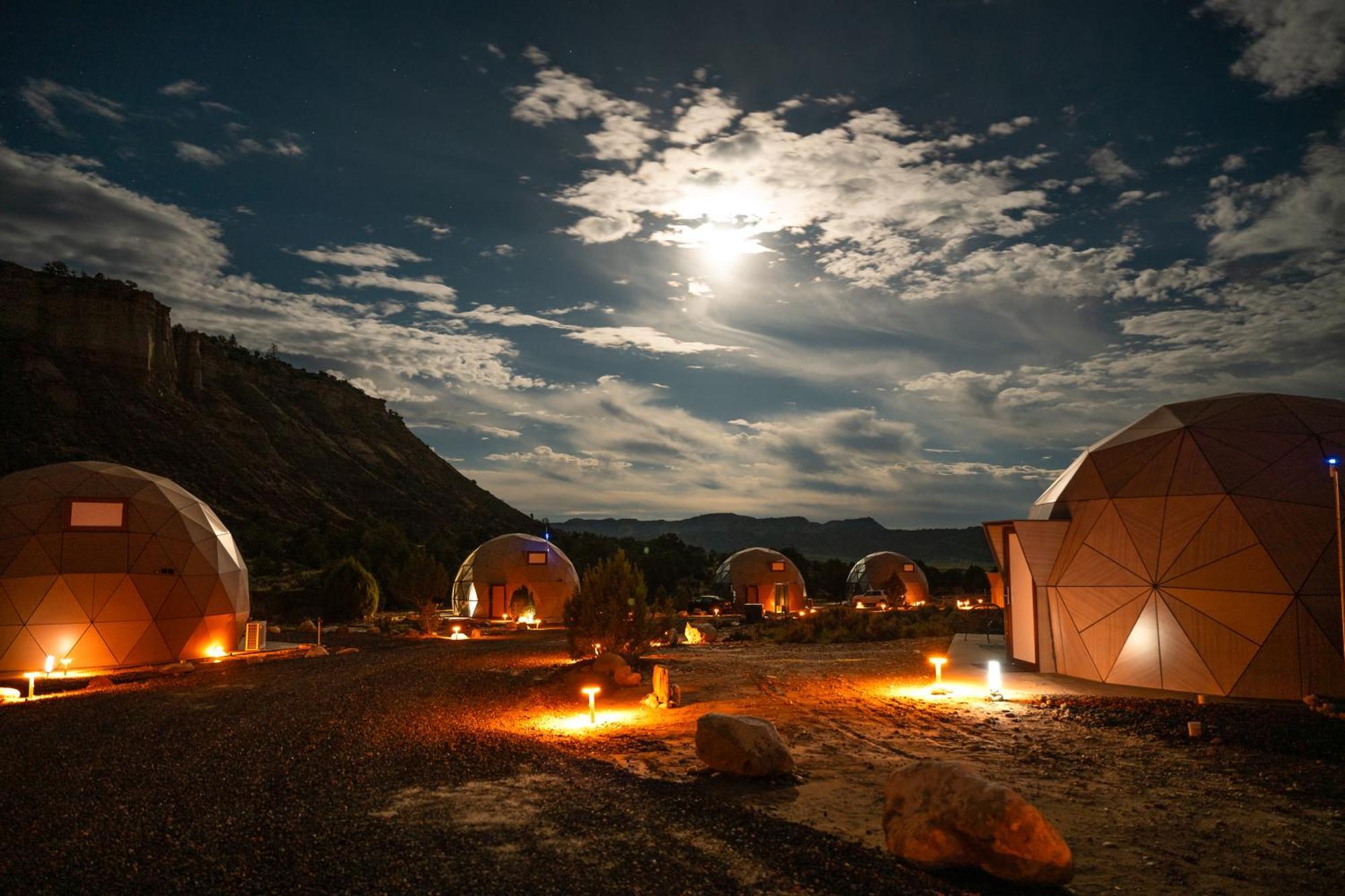 Clear Sky Resorts - Bryce Canyon - Unique Stargazing Domes Cannonville Bagian luar foto